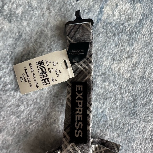 NWT Express adjustable silk bow tie (pre-tied) - Picture 2 of 5